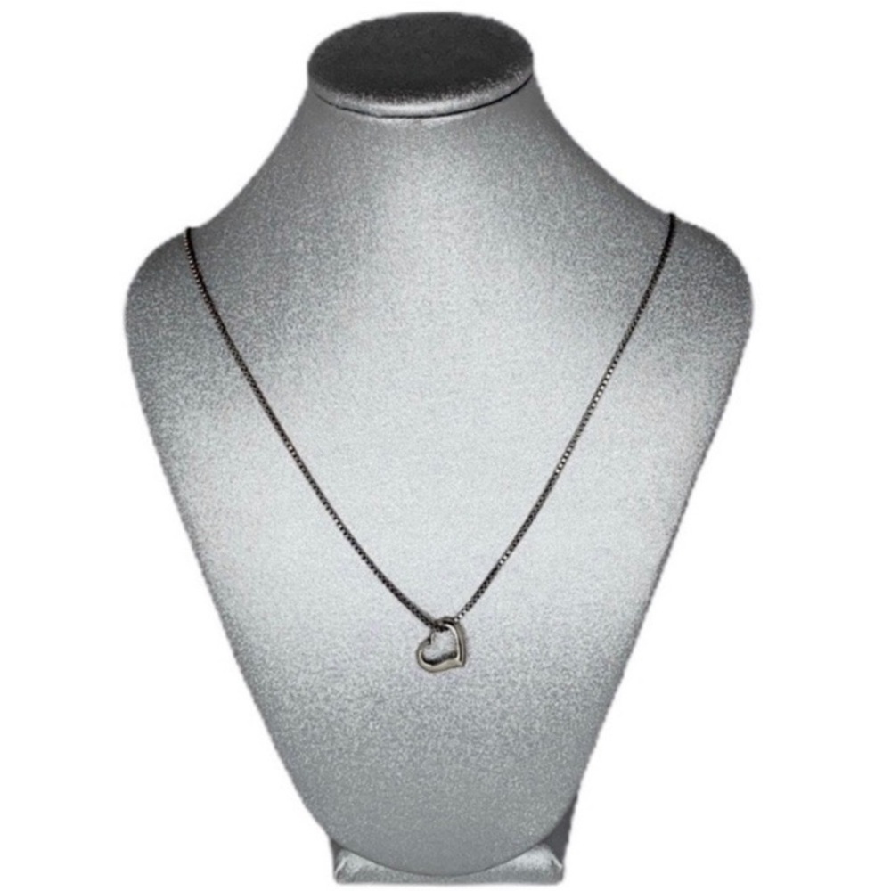 STERLING SILVER NECKLACE Floating heart charm Box chain 20” Whimsical Like new
